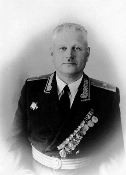 Сиваков Яков Евгеньевич - генерал-майор артиллерии